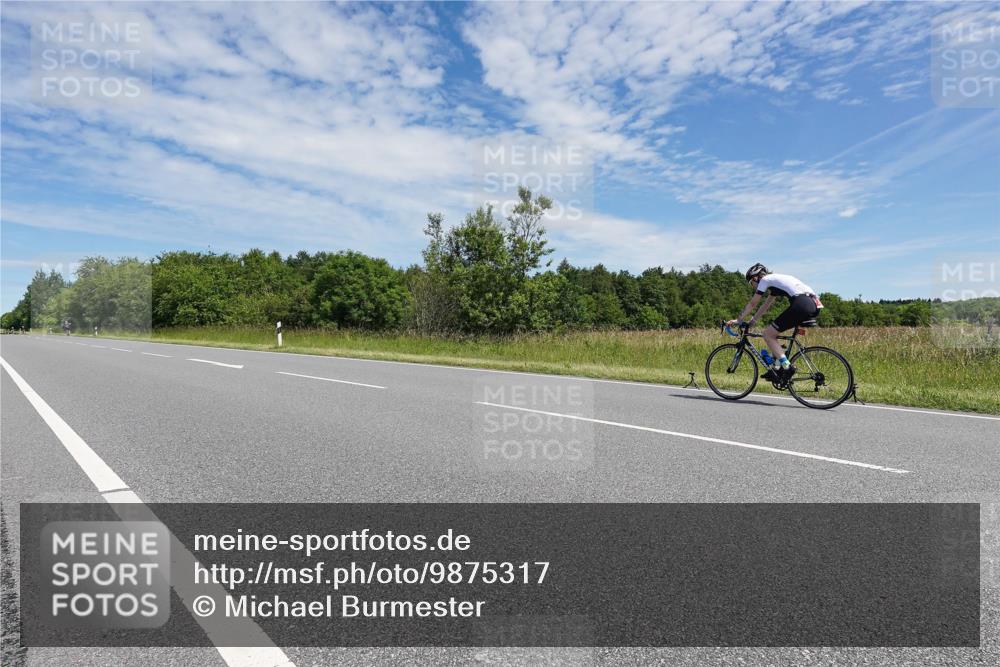 21.06.2026 - Viking Triathlon Michael Burmester http://msf.ph/oto/9875317 21.06.2026 13:03:31 Radfahren 117, 117, 491, 566 meine-sportfotos.de