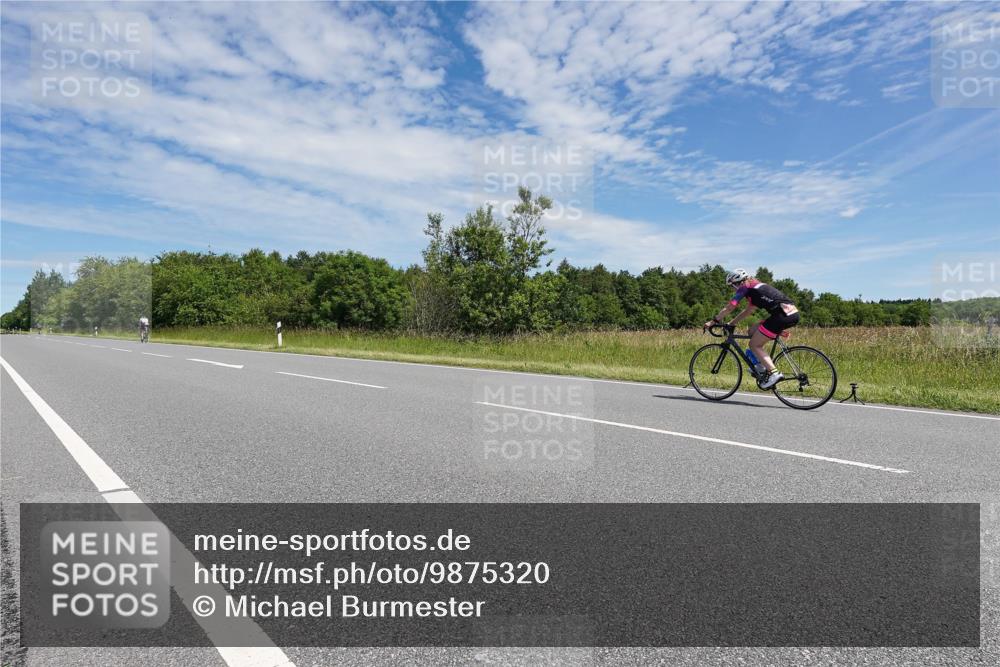 21.06.2026 - Viking Triathlon Michael Burmester http://msf.ph/oto/9875320 21.06.2026 13:03:36 Radfahren 40, 117, 117, 491, 566, 566 meine-sportfotos.de
