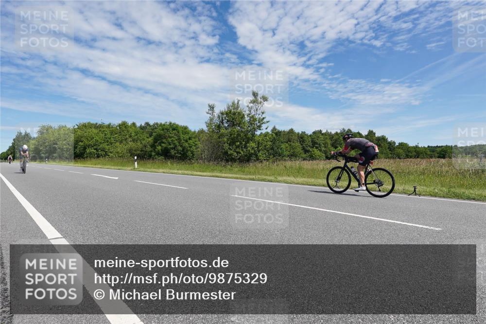21.06.2026 - Viking Triathlon Michael Burmester http://msf.ph/oto/9875329 21.06.2026 13:03:56 Radfahren 40, 61, 209, 566, 609 meine-sportfotos.de