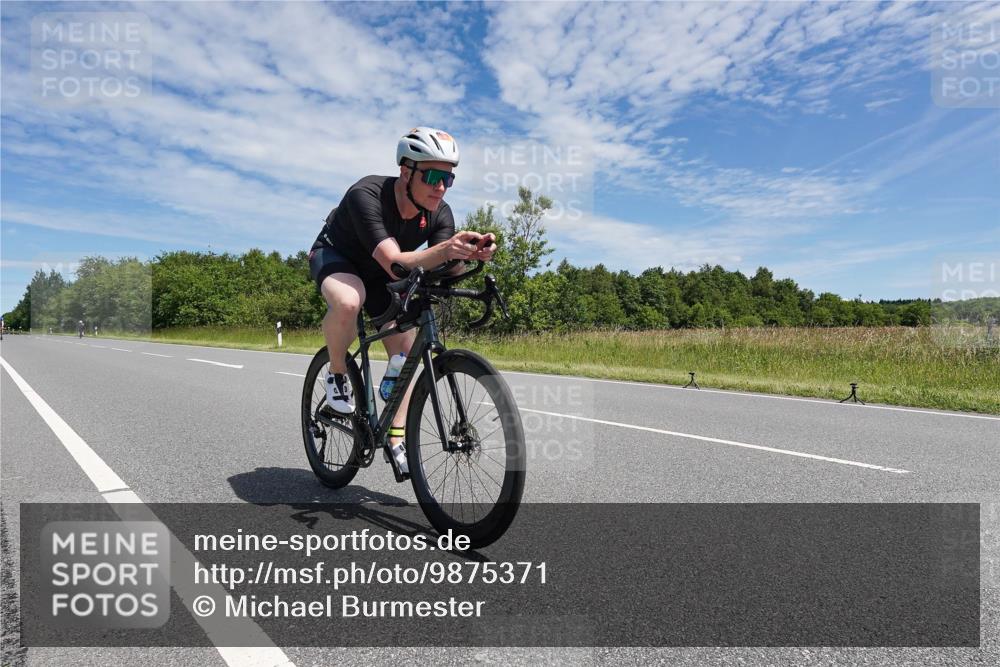 21.06.2026 - Viking Triathlon Michael Burmester http://msf.ph/oto/9875371 21.06.2026 13:04:51 Radfahren 217, 229, 300, 496 meine-sportfotos.de