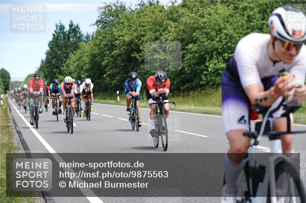 21.06.2026 - Viking Triathlon Michael Burmester http://msf.ph/oto/9875563 21.06.2026 12:52:32 Radfahren 63, 64, 75, 87, 89, 95, 118, 162, 198, 252, 275, 302, 411, 459, 460, 464, 490, 522, 552, 619 meine-sportfotos.de