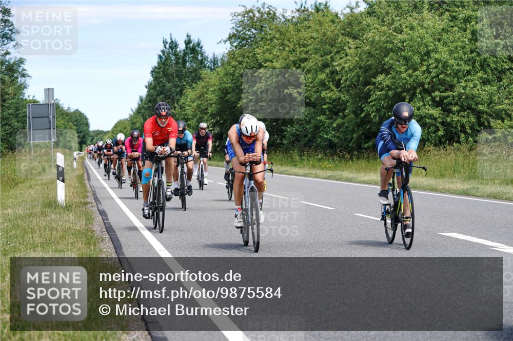 21.06.2026 - Viking Triathlon Michael Burmester http://msf.ph/oto/9875584 21.06.2026 12:52:33 Radfahren 63, 64, 75, 87, 89, 95, 118, 162, 198, 275, 302, 411, 459, 460, 464, 490, 522, 552, 619 meine-sportfotos.de