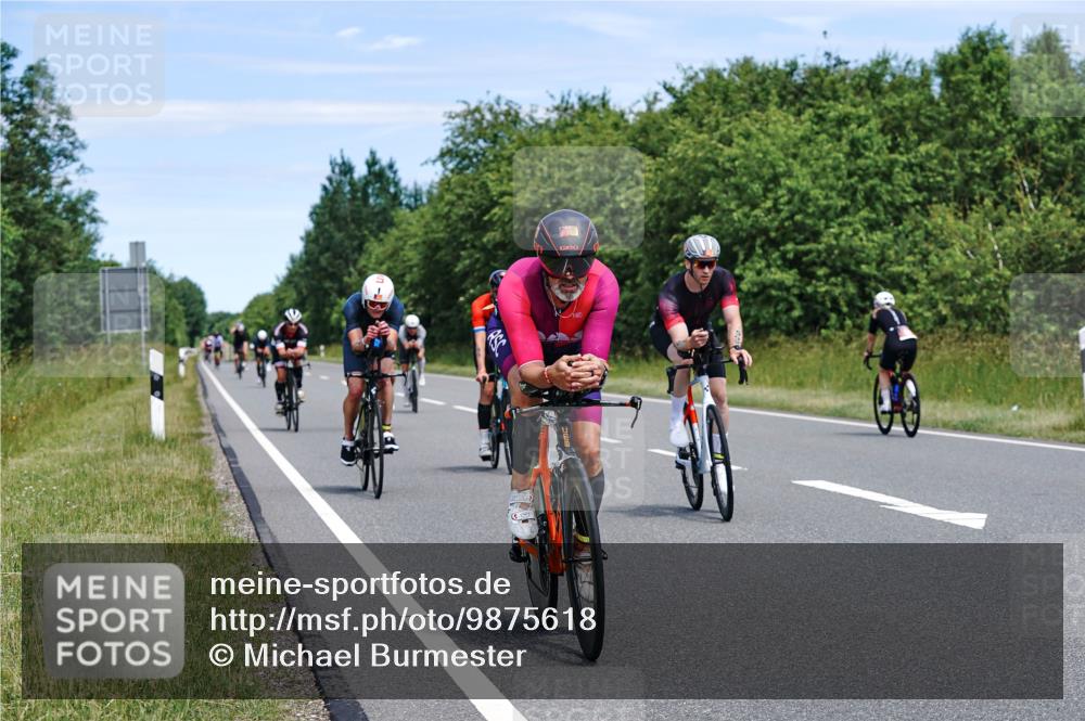 21.06.2026 - Viking Triathlon Michael Burmester http://msf.ph/oto/9875618 21.06.2026 12:52:35 Radfahren 63, 64, 75, 87, 89, 95, 118, 162, 198, 275, 302, 411, 459, 460, 464, 490, 522, 552, 619 meine-sportfotos.de