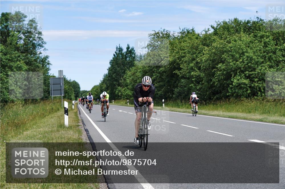 21.06.2026 - Viking Triathlon Michael Burmester http://msf.ph/oto/9875704 21.06.2026 12:52:42 Radfahren 75, 95, 118, 162, 269, 275, 302, 459, 460, 484, 490, 552 meine-sportfotos.de