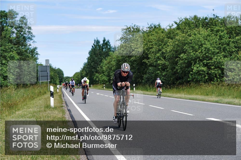 21.06.2026 - Viking Triathlon Michael Burmester http://msf.ph/oto/9875712 21.06.2026 12:52:42 Radfahren 75, 95, 118, 162, 269, 275, 302, 459, 460, 484, 490, 552 meine-sportfotos.de