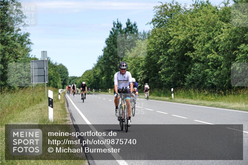 21.06.2026 - Viking Triathlon Michael Burmester http://msf.ph/oto/9875740 21.06.2026 12:52:47 Radfahren 24, 224, 269, 275, 302, 382, 460, 484, 490 meine-sportfotos.de