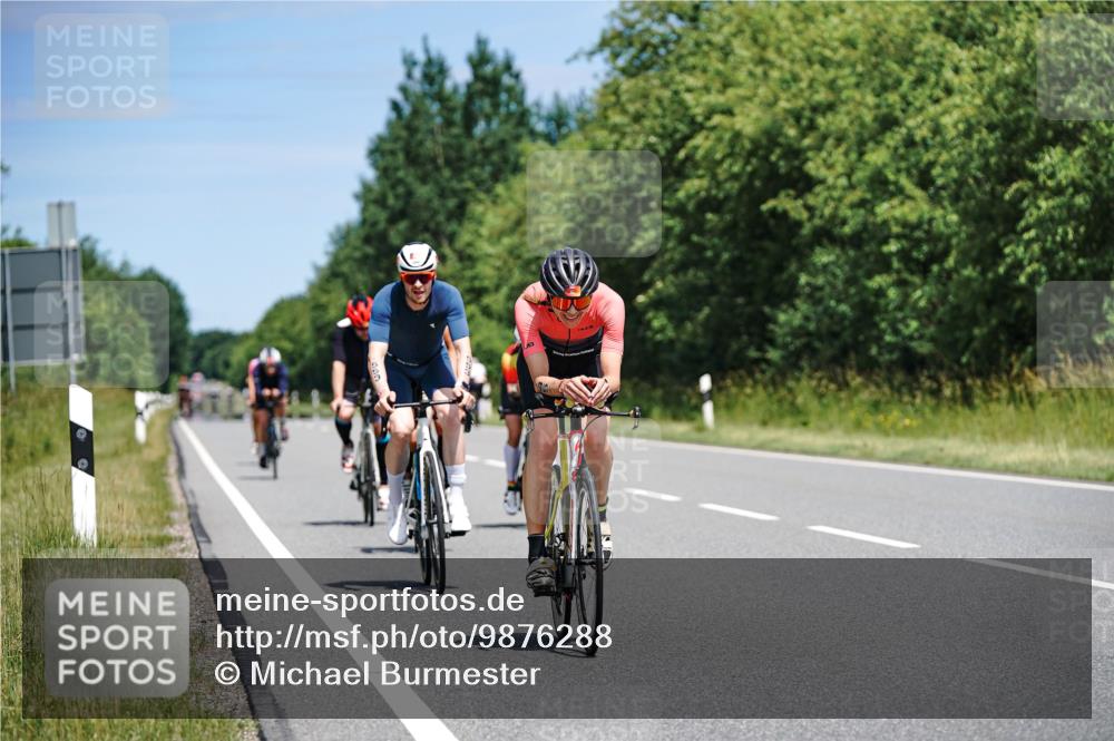 21.06.2026 - Viking Triathlon Michael Burmester http://msf.ph/oto/9876288 21.06.2026 12:55:00 Radfahren 45, 188, 241, 282, 327, 386, 495, 541, 578, 658 meine-sportfotos.de