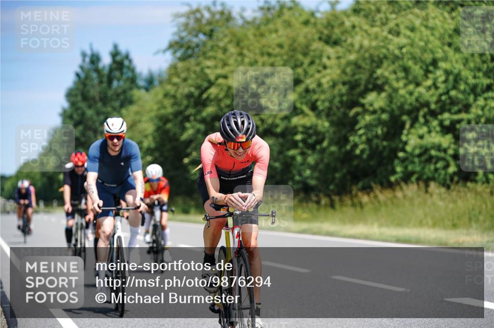 21.06.2026 - Viking Triathlon Michael Burmester http://msf.ph/oto/9876294 21.06.2026 12:55:00 Radfahren 45, 188, 241, 282, 327, 386, 495, 541, 578, 658 meine-sportfotos.de