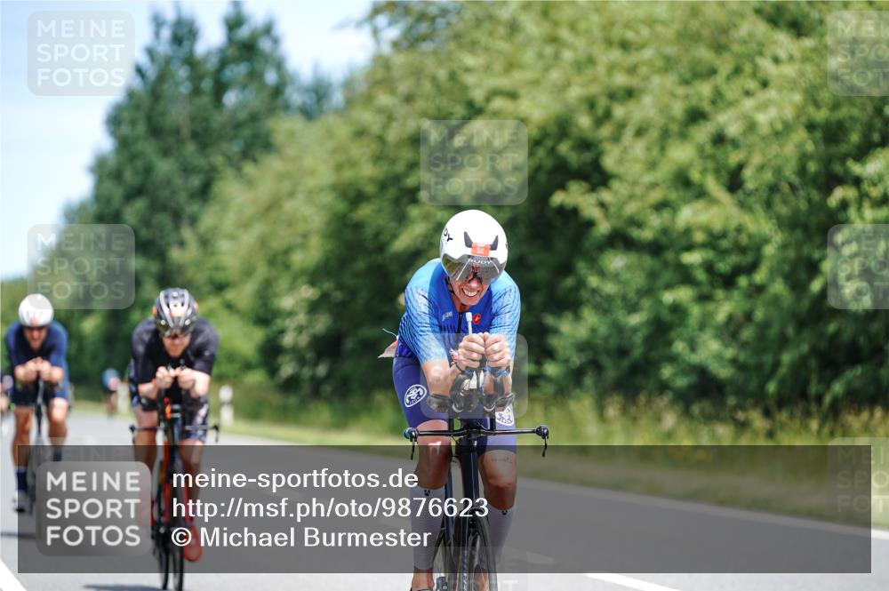 21.06.2026 - Viking Triathlon Michael Burmester http://msf.ph/oto/9876623 21.06.2026 12:56:23 Radfahren 33, 113, 137, 255, 287, 357, 489 meine-sportfotos.de