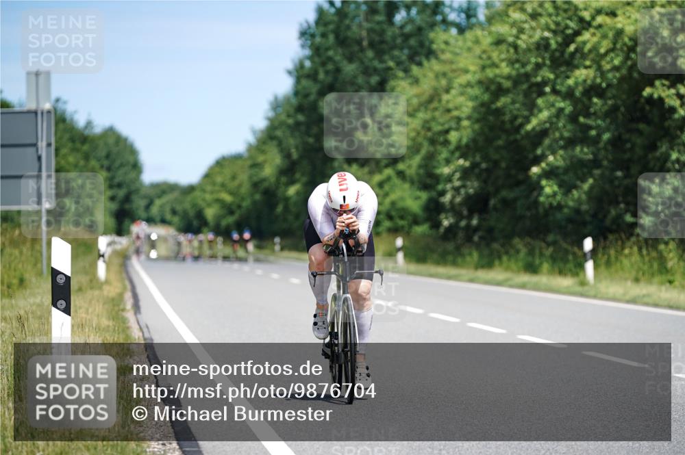 21.06.2026 - Viking Triathlon Michael Burmester http://msf.ph/oto/9876704 21.06.2026 12:56:36 Radfahren 113, 255, 357, 489 meine-sportfotos.de