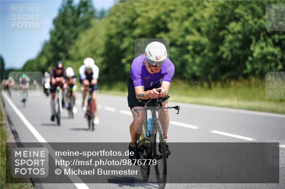 21.06.2026 - Viking Triathlon Michael Burmester http://msf.ph/oto/9876779 21.06.2026 12:57:33 Radfahren 77, 85, 88, 93, 141, 199, 274, 304, 315, 393, 403, 492, 497, 571 meine-sportfotos.de