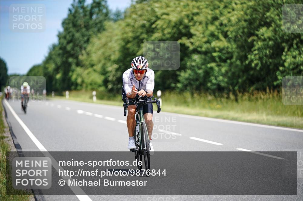 21.06.2026 - Viking Triathlon Michael Burmester http://msf.ph/oto/9876844 21.06.2026 12:57:42 Radfahren 77, 77, 85, 88, 141, 199, 274, 301, 304, 315, 393, 497, 513, 559, 571 meine-sportfotos.de