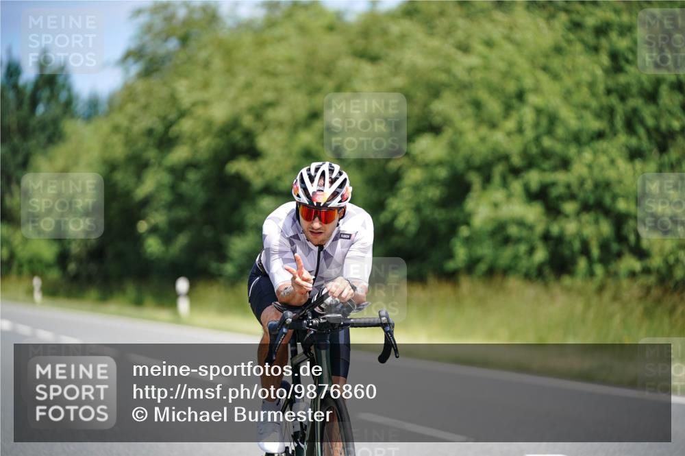 21.06.2026 - Viking Triathlon Michael Burmester http://msf.ph/oto/9876860 21.06.2026 12:57:42 Radfahren 77, 77, 85, 88, 141, 199, 274, 301, 304, 315, 393, 497, 513, 559, 571 meine-sportfotos.de