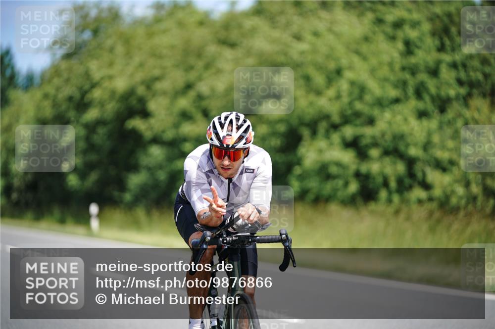 21.06.2026 - Viking Triathlon Michael Burmester http://msf.ph/oto/9876866 21.06.2026 12:57:42 Radfahren 77, 77, 85, 88, 141, 199, 274, 301, 304, 315, 393, 497, 513, 559, 571 meine-sportfotos.de