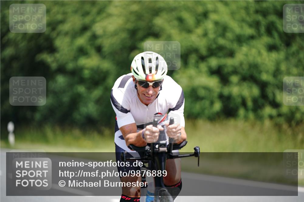 21.06.2026 - Viking Triathlon Michael Burmester http://msf.ph/oto/9876889 21.06.2026 12:57:47 Radfahren 77, 77, 88, 141, 199, 301, 304, 497, 513, 559, 571, 571 meine-sportfotos.de