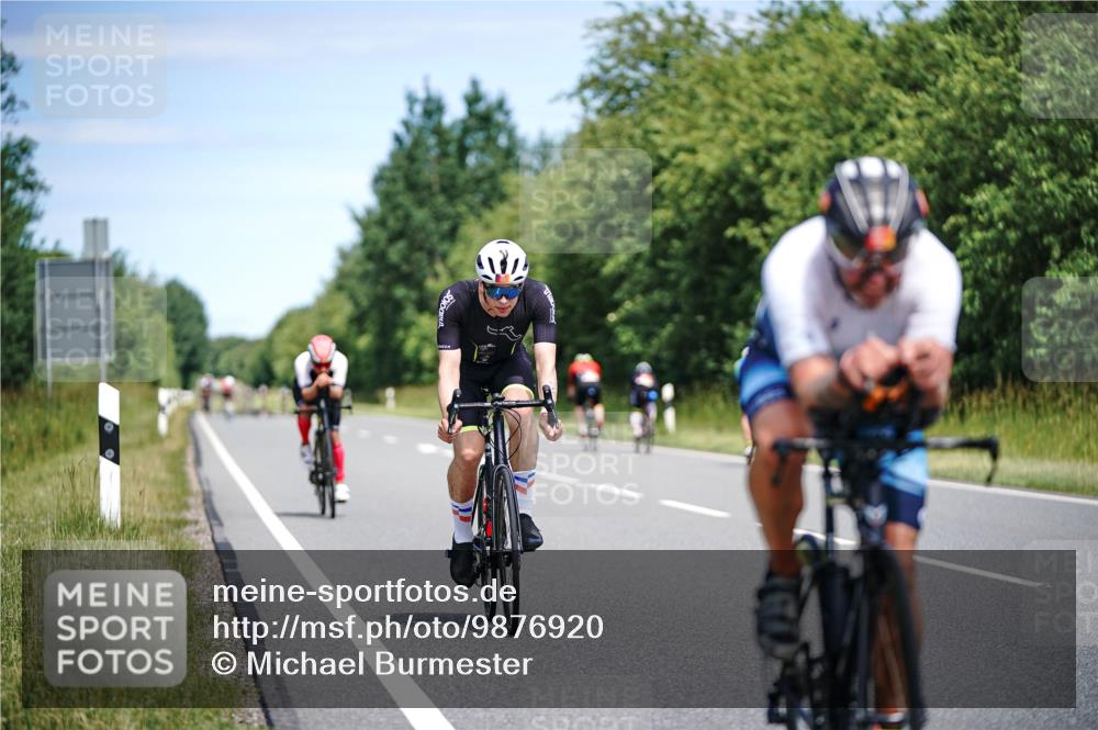 21.06.2026 - Viking Triathlon Michael Burmester http://msf.ph/oto/9876920 21.06.2026 12:57:56 Radfahren 77, 88, 301, 303, 304, 513, 559, 571, 571, 601 meine-sportfotos.de