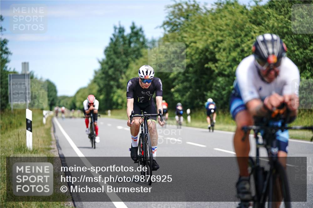 21.06.2026 - Viking Triathlon Michael Burmester http://msf.ph/oto/9876925 21.06.2026 12:57:56 Radfahren 77, 88, 301, 303, 304, 513, 559, 571, 571, 601 meine-sportfotos.de