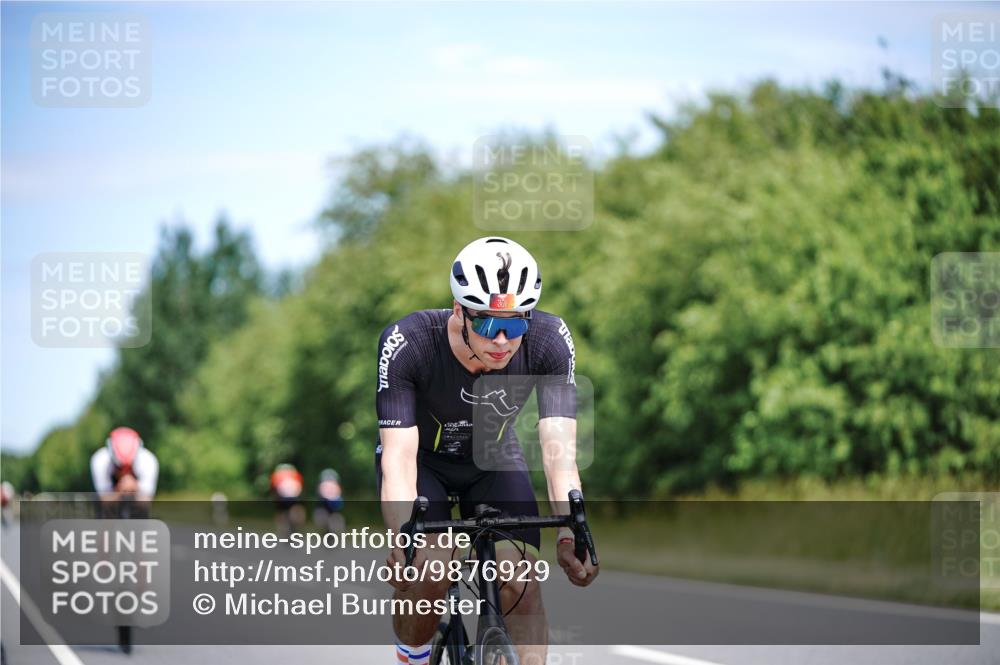 21.06.2026 - Viking Triathlon Michael Burmester http://msf.ph/oto/9876929 21.06.2026 12:57:57 Radfahren 77, 88, 301, 303, 304, 513, 559, 571, 571, 601 meine-sportfotos.de