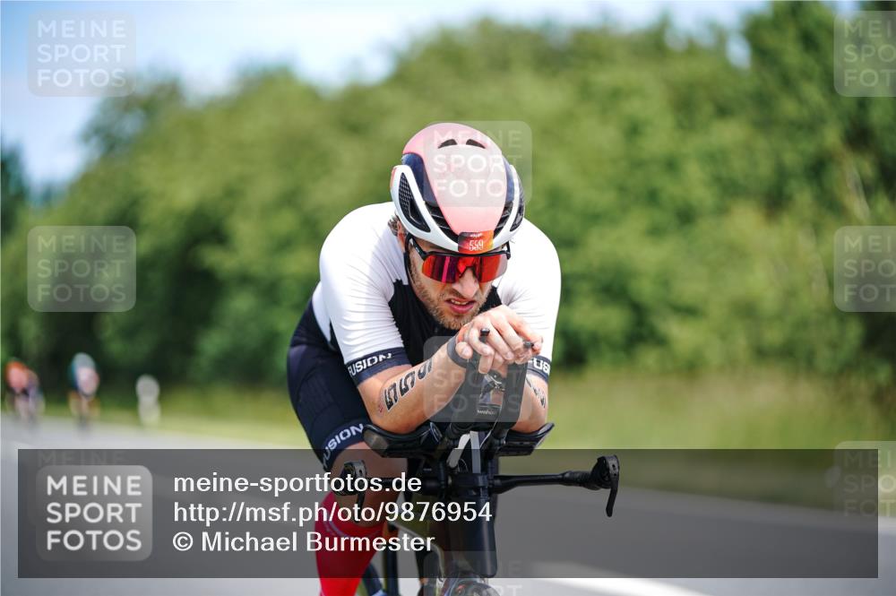 21.06.2026 - Viking Triathlon Michael Burmester http://msf.ph/oto/9876954 21.06.2026 12:57:59 Radfahren 77, 301, 303, 304, 513, 559, 571, 571, 601 meine-sportfotos.de