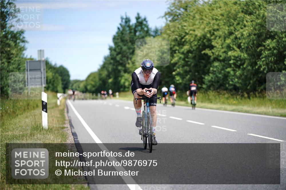 21.06.2026 - Viking Triathlon Michael Burmester http://msf.ph/oto/9876975 21.06.2026 12:58:10 Radfahren 96, 303, 562, 571, 601, 646 meine-sportfotos.de