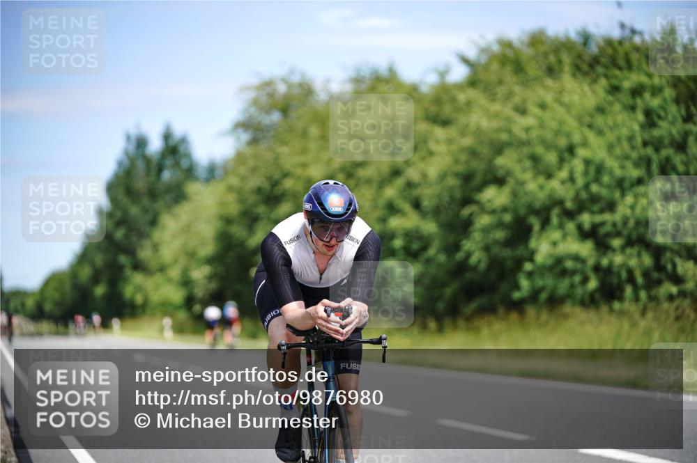 21.06.2026 - Viking Triathlon Michael Burmester http://msf.ph/oto/9876980 21.06.2026 12:58:11 Radfahren 96, 303, 562, 571, 601, 646 meine-sportfotos.de