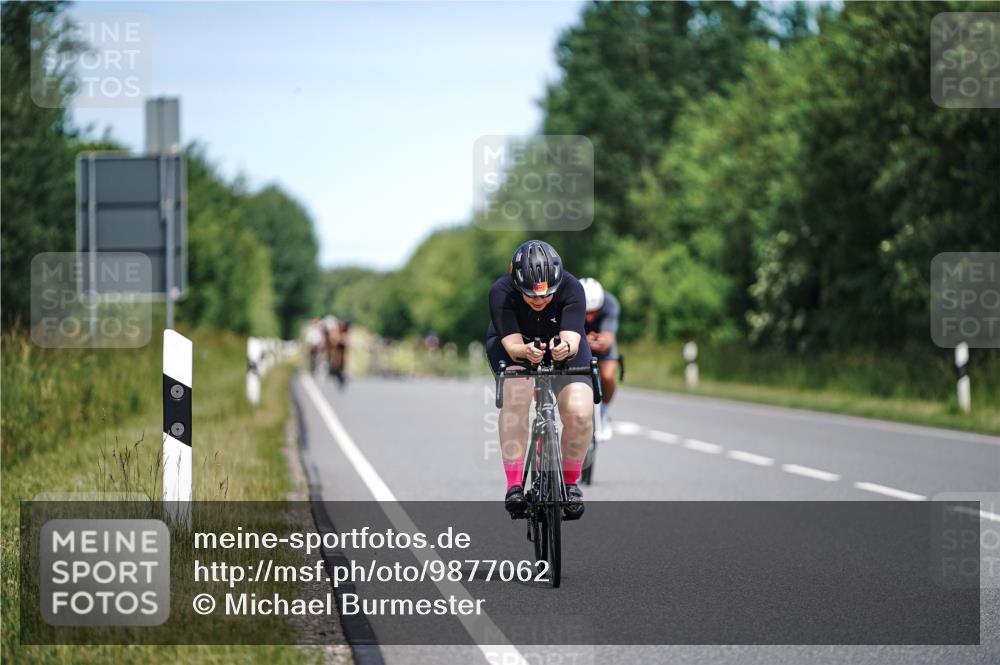 21.06.2026 - Viking Triathlon Michael Burmester http://msf.ph/oto/9877062 21.06.2026 12:58:59 Radfahren 69, 127, 528, 557 meine-sportfotos.de