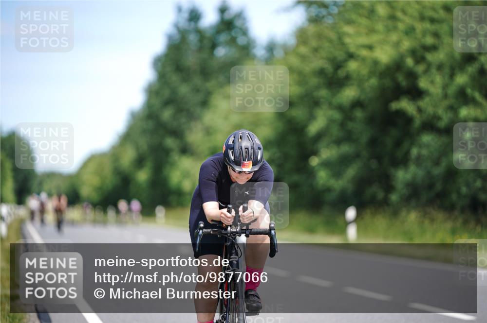 21.06.2026 - Viking Triathlon Michael Burmester http://msf.ph/oto/9877066 21.06.2026 12:59:00 Radfahren 69, 127, 528, 557 meine-sportfotos.de
