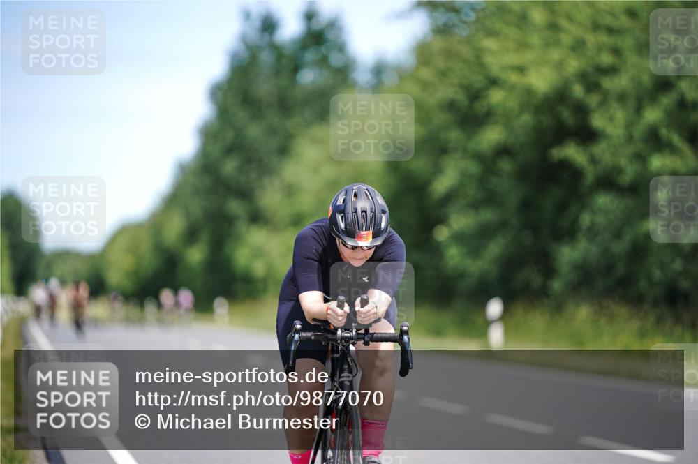 21.06.2026 - Viking Triathlon Michael Burmester http://msf.ph/oto/9877070 21.06.2026 12:59:00 Radfahren 69, 127, 528, 557 meine-sportfotos.de