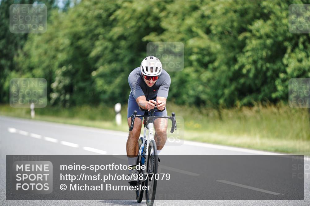 21.06.2026 - Viking Triathlon Michael Burmester http://msf.ph/oto/9877079 21.06.2026 12:59:01 Radfahren 69, 127, 528, 557 meine-sportfotos.de