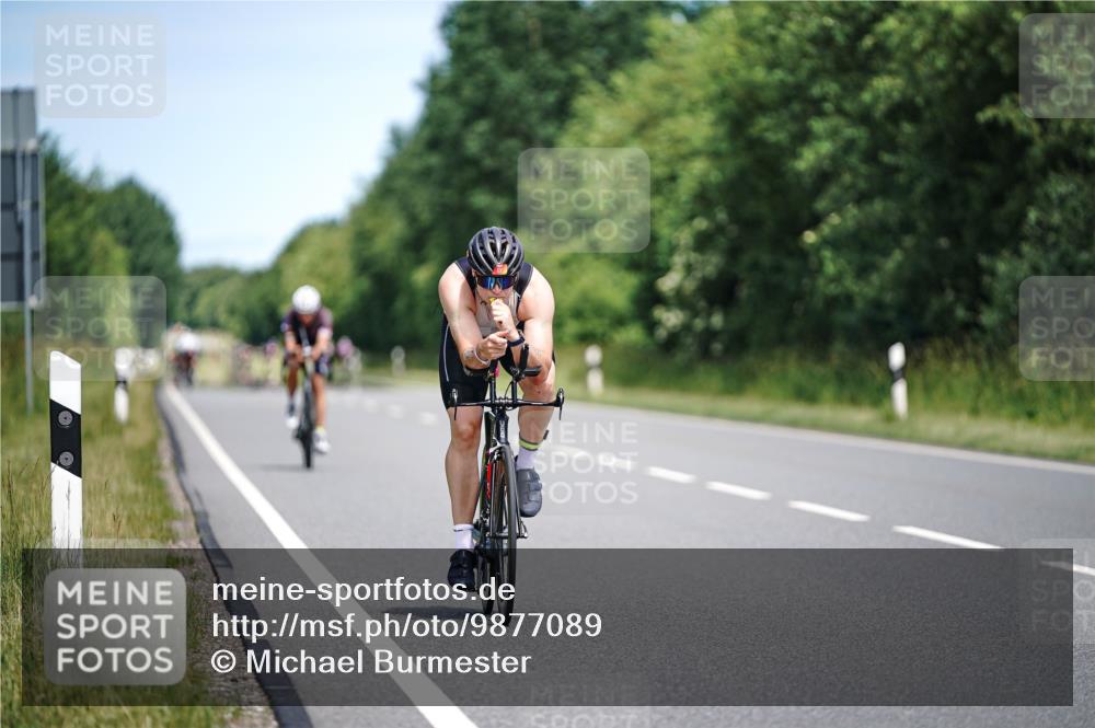 21.06.2026 - Viking Triathlon Michael Burmester http://msf.ph/oto/9877089 21.06.2026 12:59:08 Radfahren 69, 127, 493, 528, 557 meine-sportfotos.de