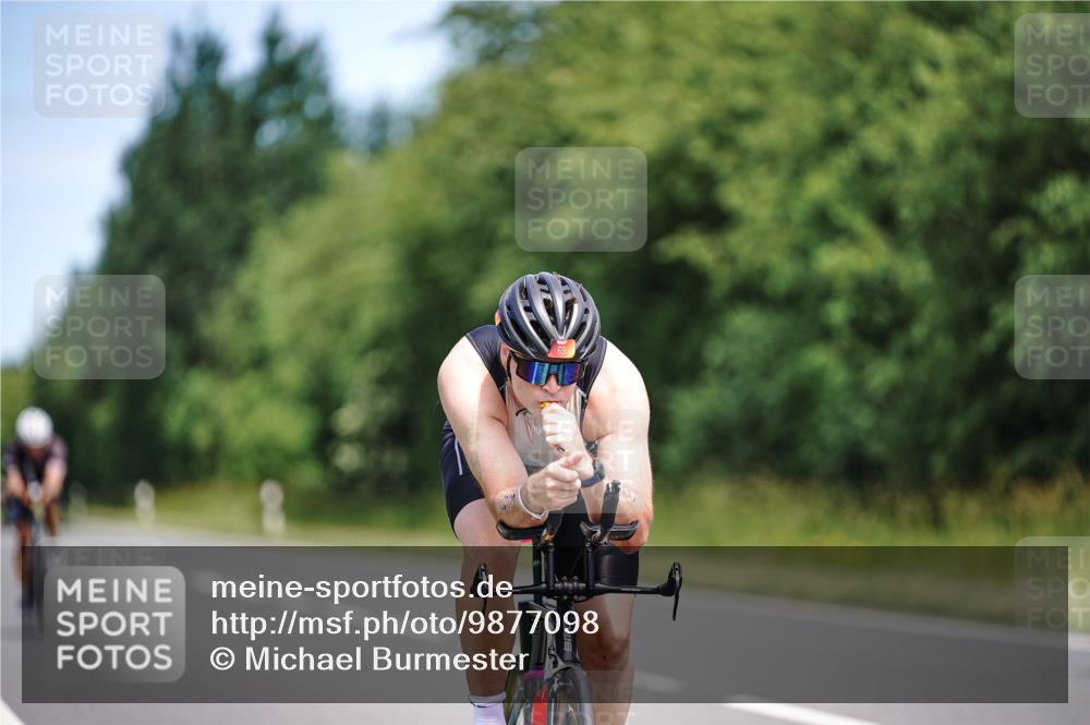 21.06.2026 - Viking Triathlon Michael Burmester http://msf.ph/oto/9877098 21.06.2026 12:59:09 Radfahren 69, 127, 493, 528, 557 meine-sportfotos.de