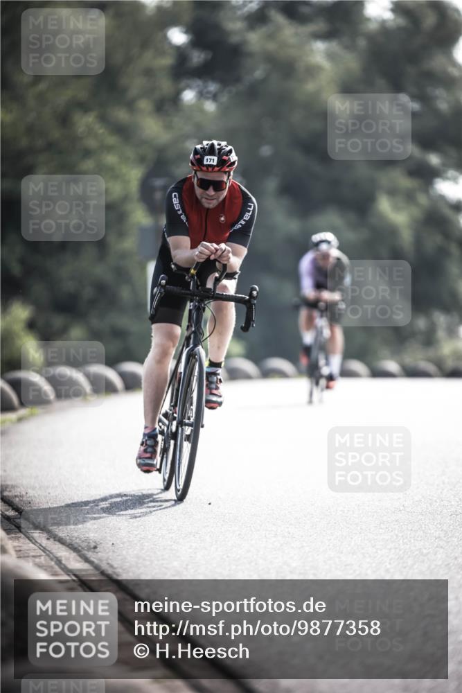 21.06.2026 - 29. Vierlanden-Triathlon H.Heesch http://msf.ph/oto/9877358 21.06.2026 09:03:09 Radfahren 167, 171 meine-sportfotos.de