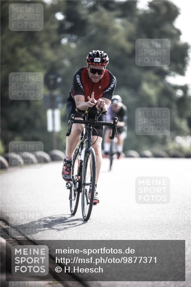 21.06.2026 - 29. Vierlanden-Triathlon H.Heesch http://msf.ph/oto/9877371 21.06.2026 09:03:09 Radfahren 167, 171 meine-sportfotos.de