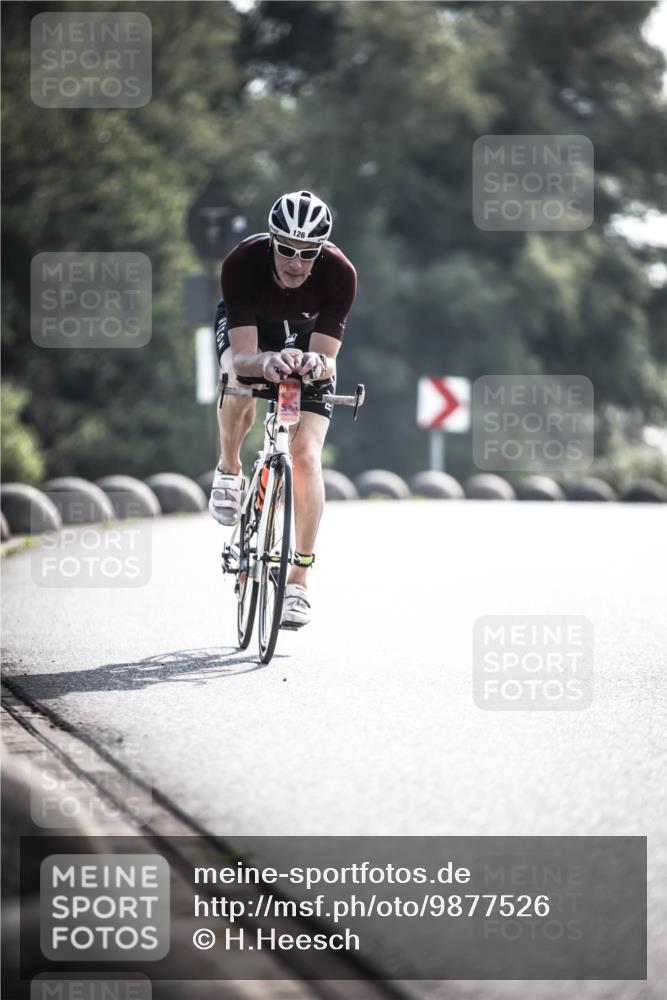 21.06.2026 - 29. Vierlanden-Triathlon H.Heesch http://msf.ph/oto/9877526 21.06.2026 09:03:43 Radfahren 124, 126 meine-sportfotos.de