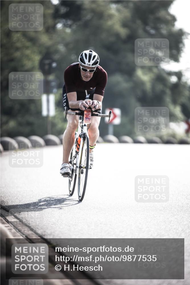 21.06.2026 - 29. Vierlanden-Triathlon H.Heesch http://msf.ph/oto/9877535 21.06.2026 09:03:44 Radfahren 124, 126 meine-sportfotos.de