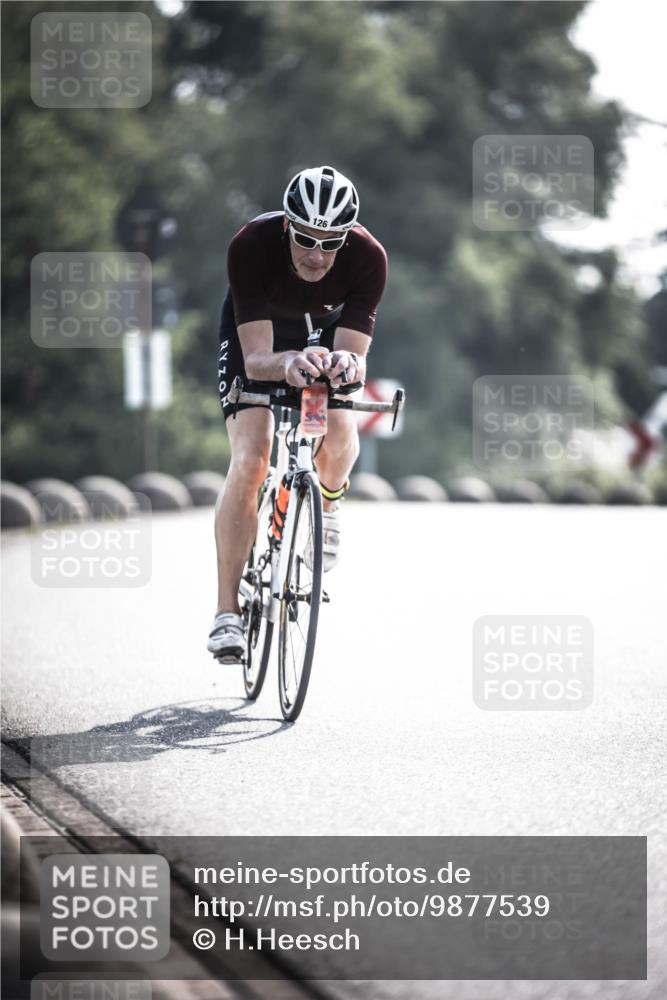21.06.2026 - 29. Vierlanden-Triathlon H.Heesch http://msf.ph/oto/9877539 21.06.2026 09:03:44 Radfahren 124, 126 meine-sportfotos.de