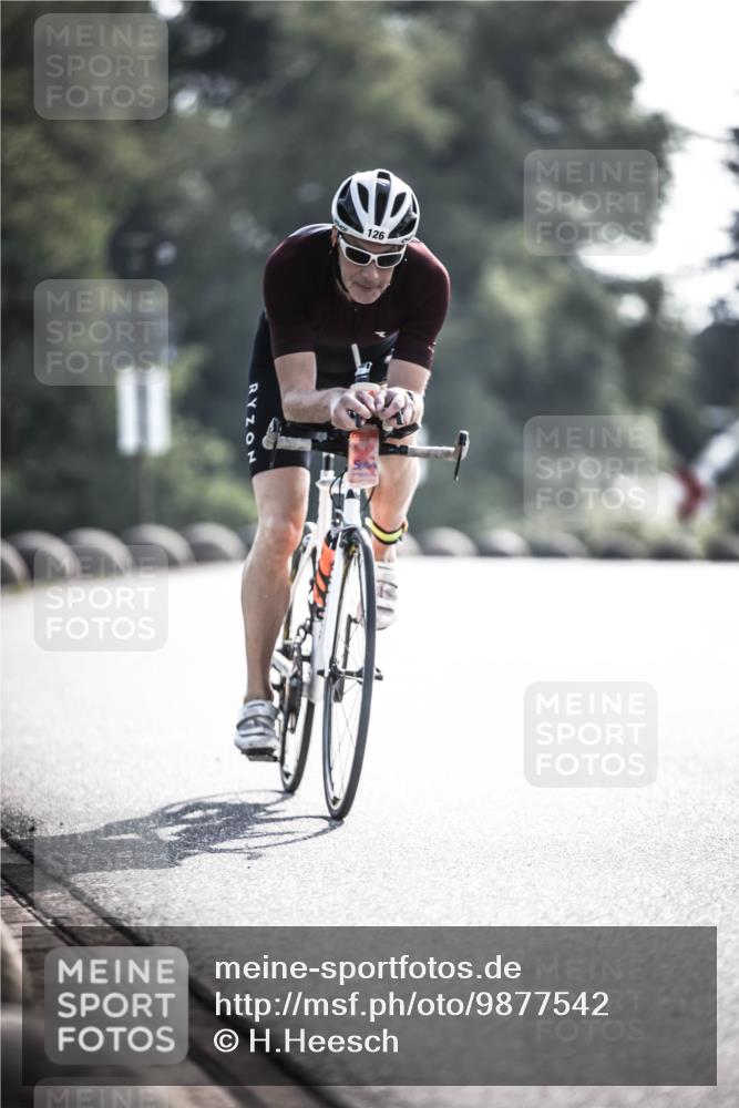 21.06.2026 - 29. Vierlanden-Triathlon H.Heesch http://msf.ph/oto/9877542 21.06.2026 09:03:44 Radfahren 124, 126 meine-sportfotos.de