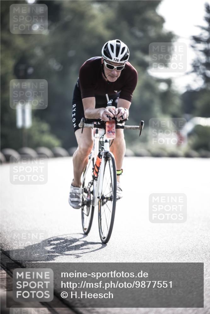 21.06.2026 - 29. Vierlanden-Triathlon H.Heesch http://msf.ph/oto/9877551 21.06.2026 09:03:44 Radfahren 124, 126 meine-sportfotos.de