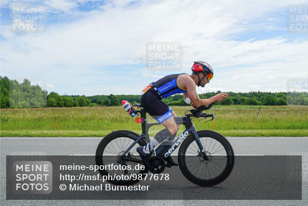 21.06.2026 - Viking Triathlon Michael Burmester http://msf.ph/oto/9877678 21.06.2026 12:07:48 Radfahren 90, 97, 211, 245, 269, 335, 422, 562, 621, 622 meine-sportfotos.de