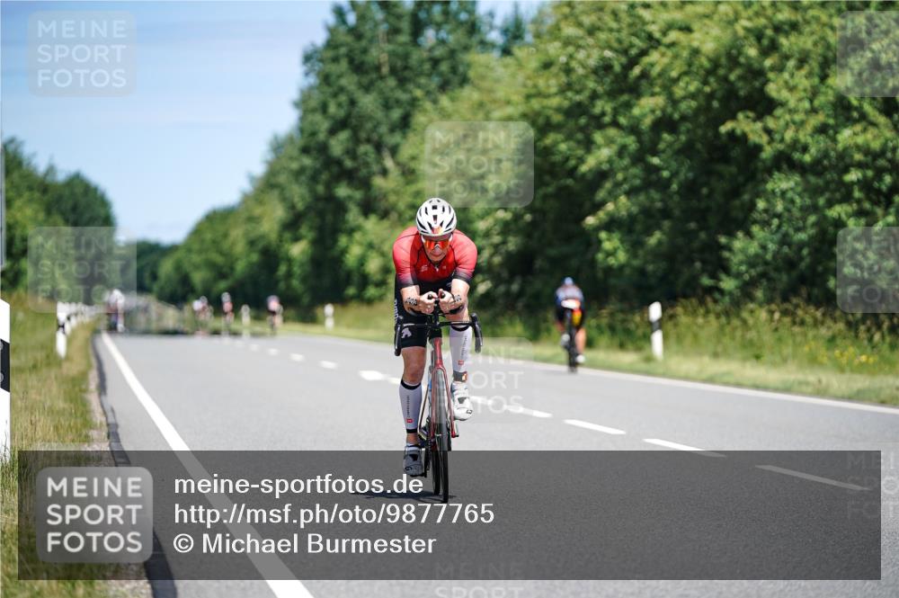 21.06.2026 - Viking Triathlon Michael Burmester http://msf.ph/oto/9877765 21.06.2026 13:04:14 Radfahren 61, 498, 550, 624 meine-sportfotos.de