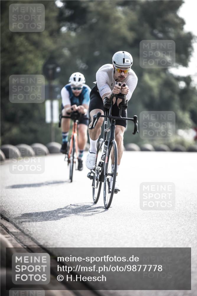 21.06.2026 - 29. Vierlanden-Triathlon H.Heesch http://msf.ph/oto/9877778 21.06.2026 09:04:50 Radfahren 70, 81, 98 meine-sportfotos.de