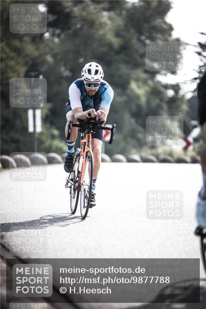 21.06.2026 - 29. Vierlanden-Triathlon H.Heesch http://msf.ph/oto/9877788 21.06.2026 09:04:51 Radfahren 70, 81, 98 meine-sportfotos.de