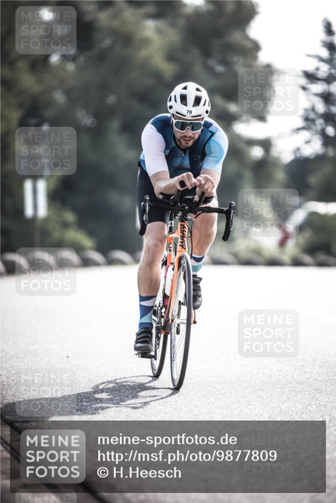 21.06.2026 - 29. Vierlanden-Triathlon H.Heesch http://msf.ph/oto/9877809 21.06.2026 09:04:51 Radfahren 70, 81, 98 meine-sportfotos.de