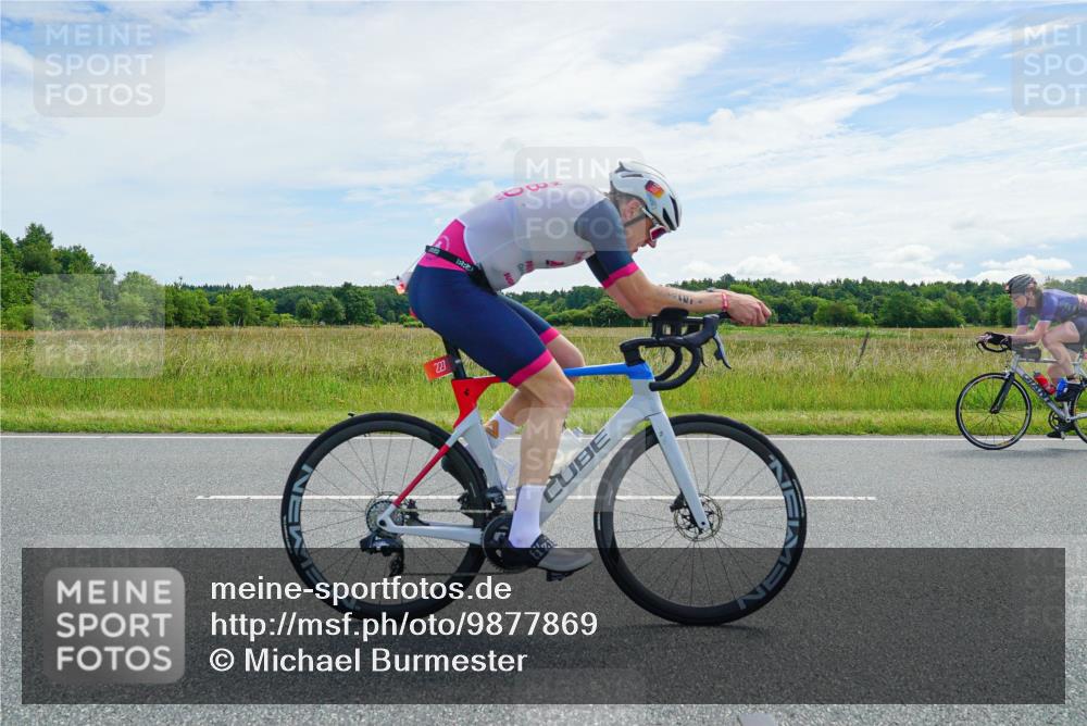 21.06.2026 - Viking Triathlon Michael Burmester http://msf.ph/oto/9877869 21.06.2026 12:11:08 Radfahren 87, 95, 111, 114, 154, 186, 227, 250, 250, 265, 355, 392, 433, 433, 447, 454, 459, 464, 552, 557, 560, 579, 619, 627, 655 meine-sportfotos.de