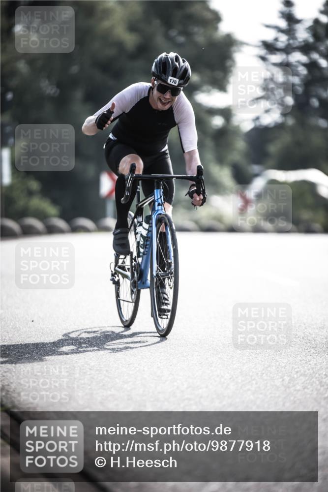 21.06.2026 - 29. Vierlanden-Triathlon H.Heesch http://msf.ph/oto/9877918 21.06.2026 09:05:48 Radfahren 176, 216 meine-sportfotos.de