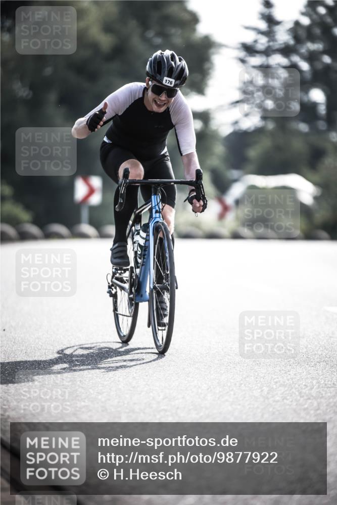 21.06.2026 - 29. Vierlanden-Triathlon H.Heesch http://msf.ph/oto/9877922 21.06.2026 09:05:48 Radfahren 176, 216 meine-sportfotos.de