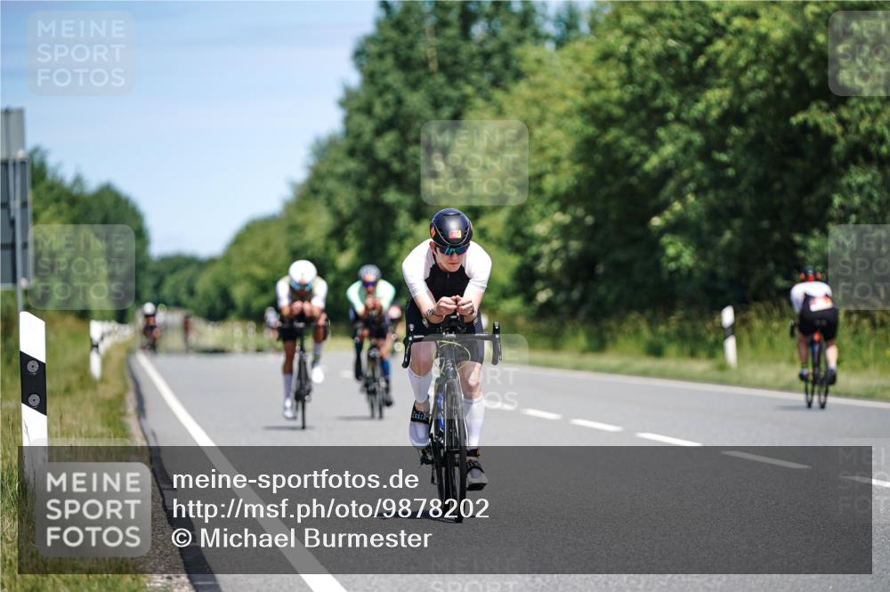 21.06.2026 - Viking Triathlon Michael Burmester http://msf.ph/oto/9878202 21.06.2026 13:07:03 Radfahren 59, 59, 321, 345, 369, 564 meine-sportfotos.de
