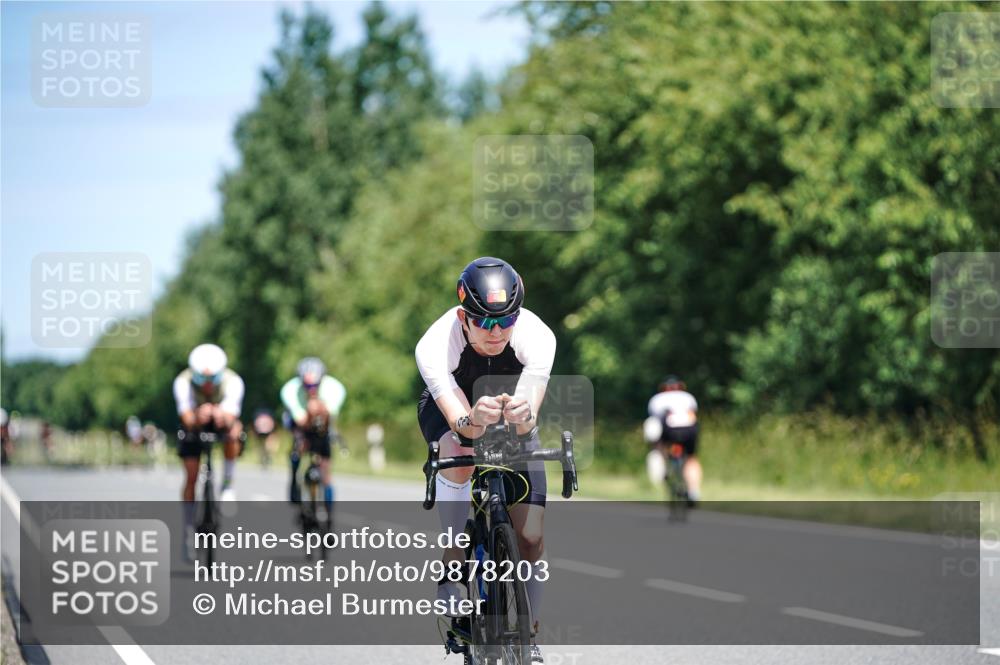 21.06.2026 - Viking Triathlon Michael Burmester http://msf.ph/oto/9878203 21.06.2026 13:07:04 Radfahren 59, 59, 321, 345, 369, 564 meine-sportfotos.de
