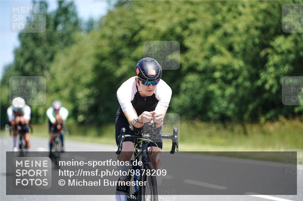 21.06.2026 - Viking Triathlon Michael Burmester http://msf.ph/oto/9878209 21.06.2026 13:07:05 Radfahren 59, 59, 321, 345, 369, 564 meine-sportfotos.de