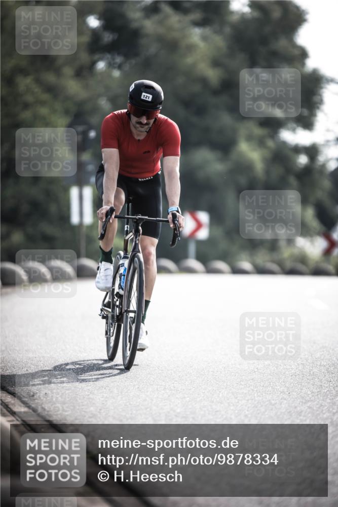 21.06.2026 - 29. Vierlanden-Triathlon H.Heesch http://msf.ph/oto/9878334 21.06.2026 09:07:38 Radfahren 121 meine-sportfotos.de